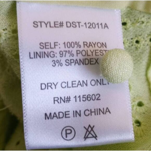 SKYLAR + MADISON LIME EYELET CROP TOP SZ.M EUC. - Picture 5 of 6